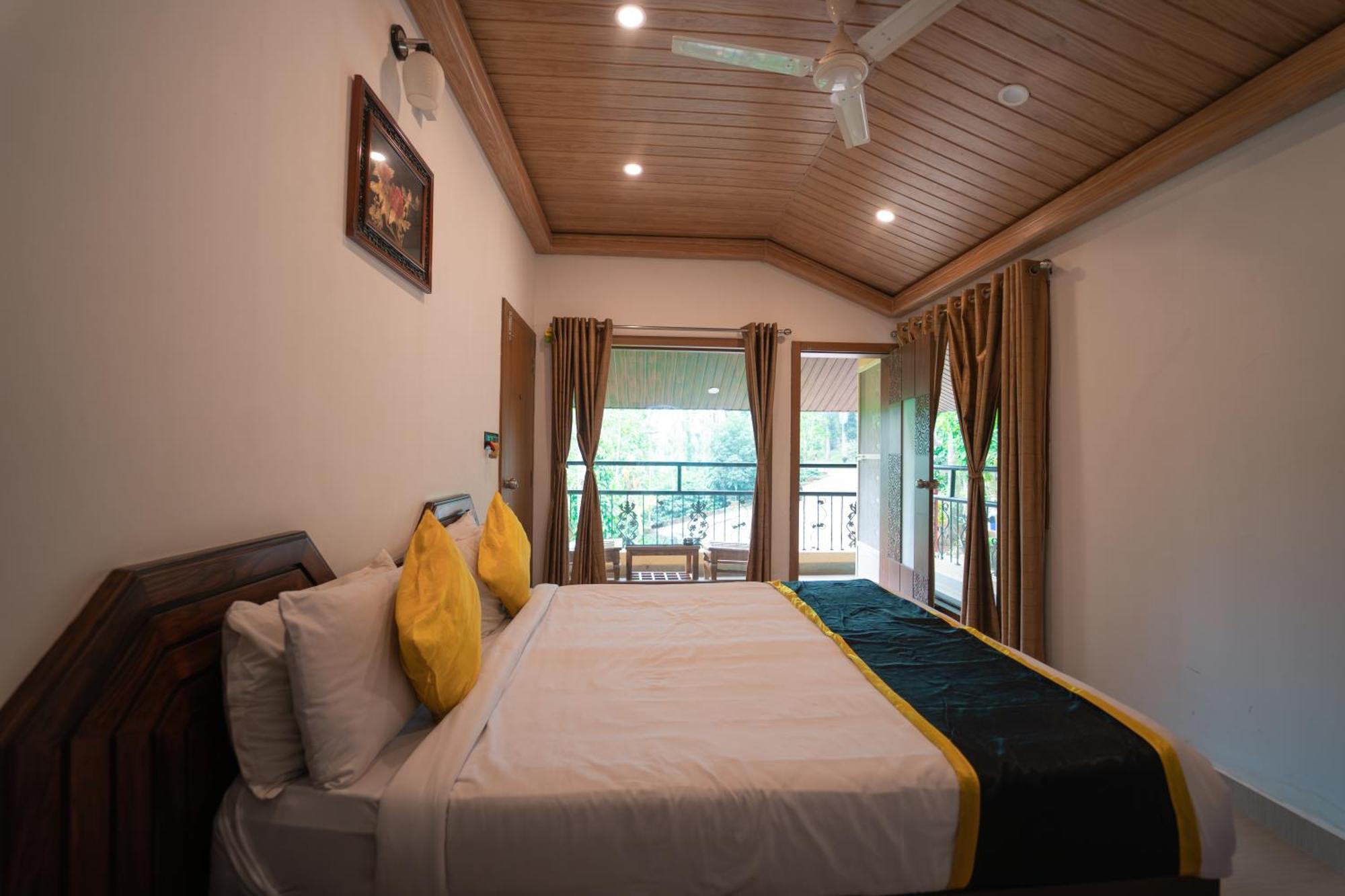 Kingmaker'S Plantation With River Stream Madikeri Exteriör bild