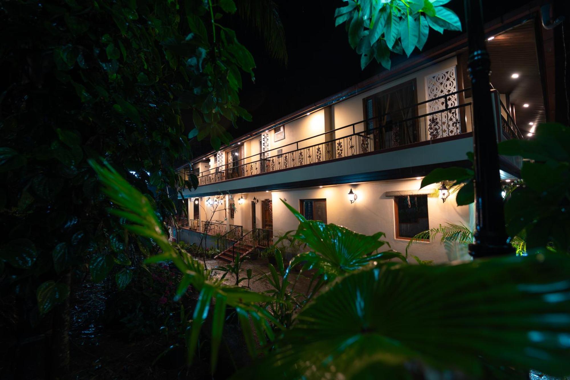 Kingmaker'S Plantation With River Stream Madikeri Exteriör bild