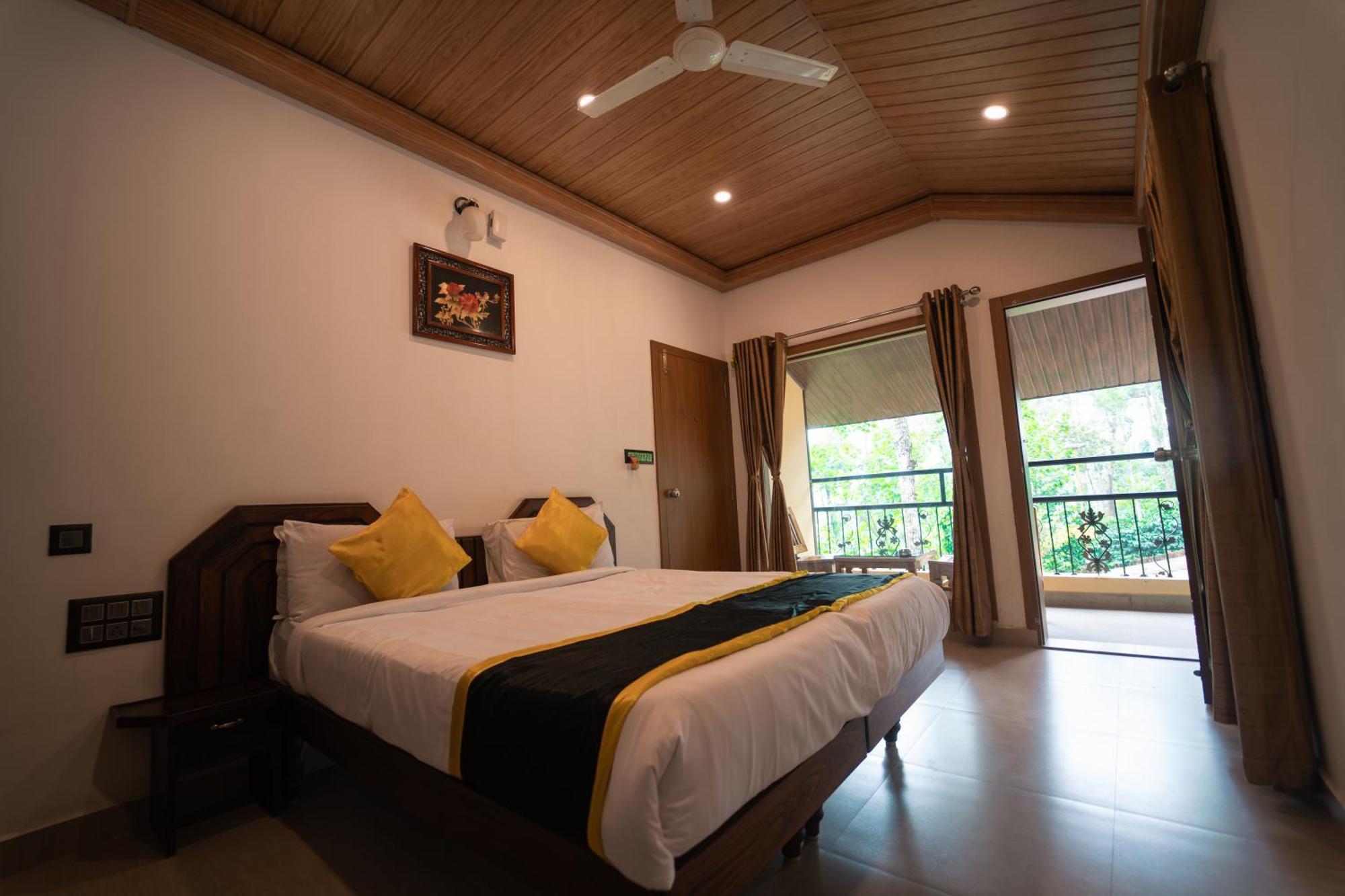 Kingmaker'S Plantation With River Stream Madikeri Exteriör bild