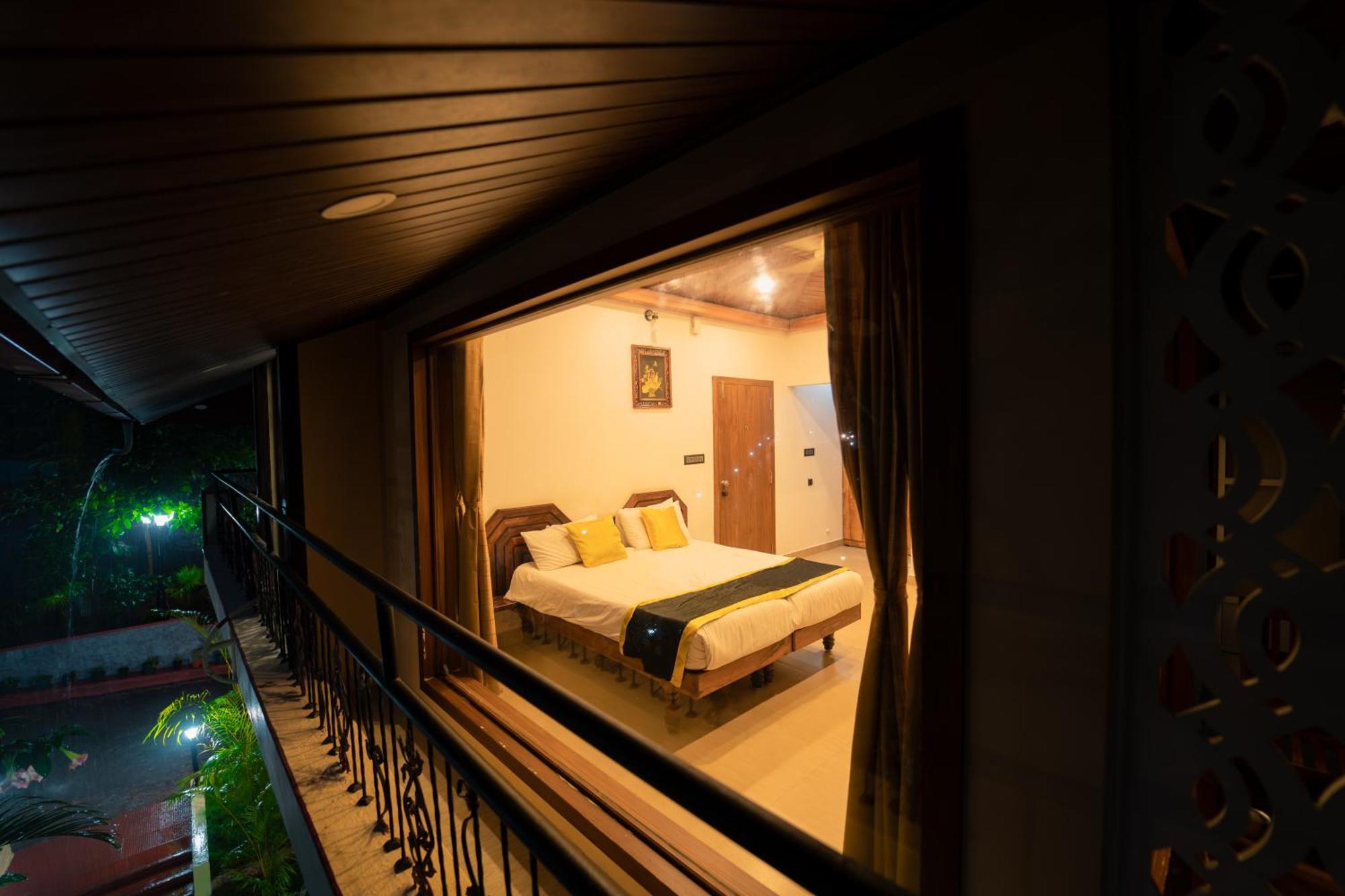 Kingmaker'S Plantation With River Stream Madikeri Exteriör bild