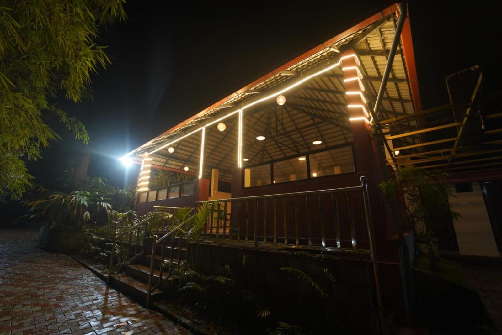 Kingmaker'S Plantation With River Stream Madikeri Exteriör bild